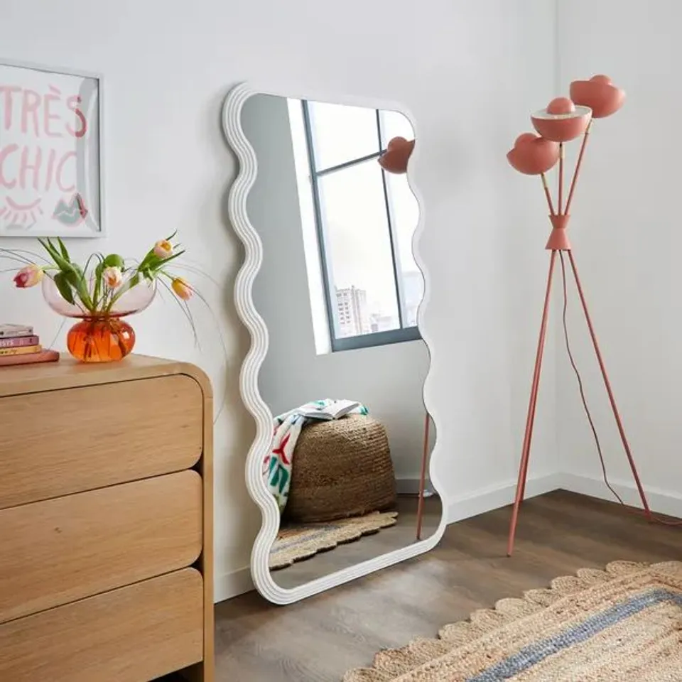 BOXED RIBBED WAVY LEANER MIRROR 80×150CM WHITE