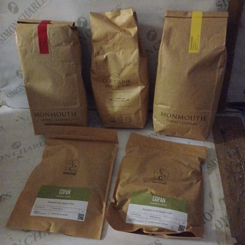 LOT OF 5 ASSORTED COFFEE BAGS TO INCLUDE MONMOUTH, COFFEELINK AND CROSBY