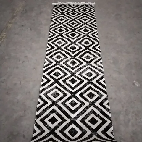 BRAND NEW PACO HOME PACO AREA RUG - COLOUR: BLACK&WHITE // SIZE: 80 X 250cm