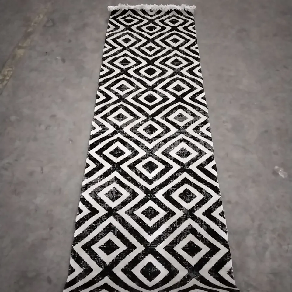 BRAND NEW PACO HOME PACO AREA RUG - COLOUR: BLACK&WHITE // SIZE: 80 X 250cm