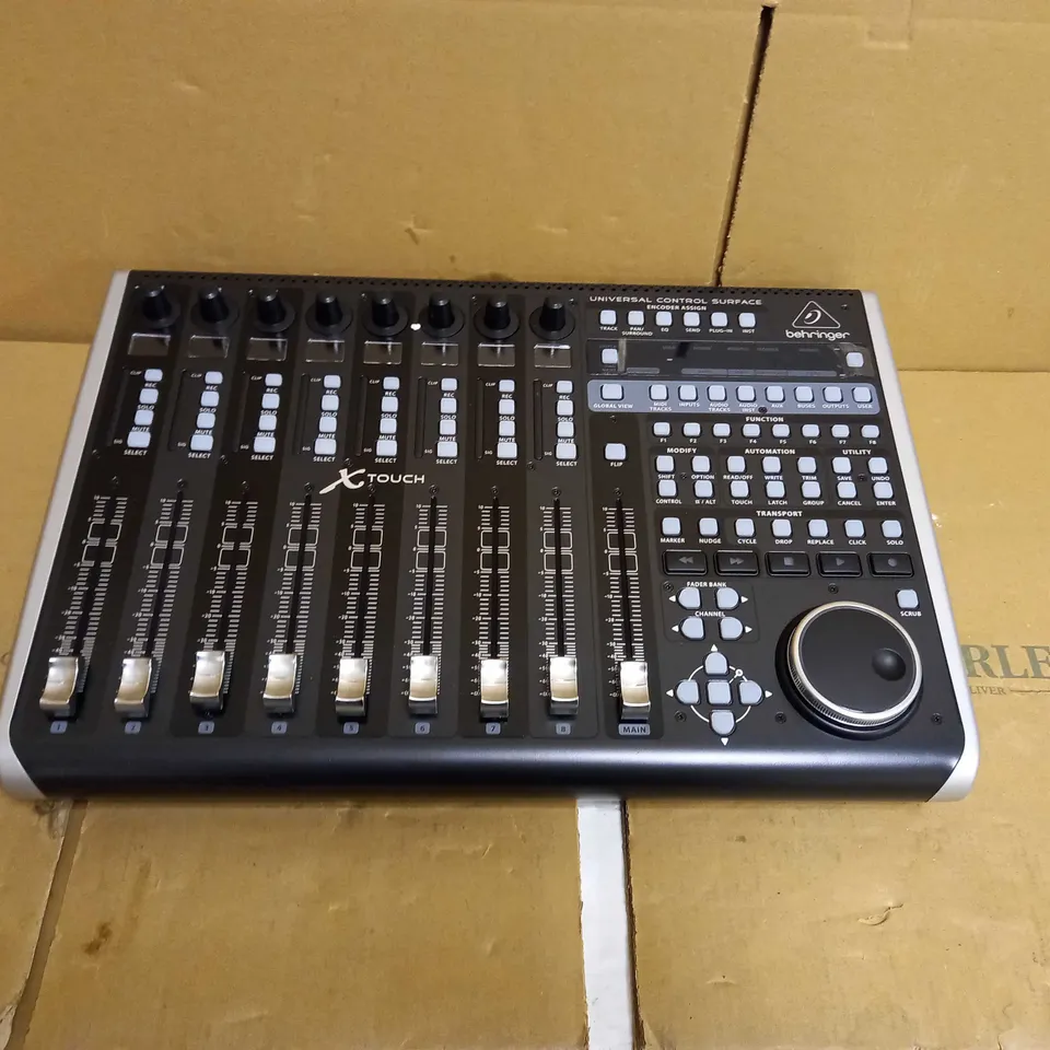 BEHRINGER X-TOUCH UNIVERSAL CONTROL SURFACE WITH 9 TOUCH-SENSITIVE MOTOR FADERS