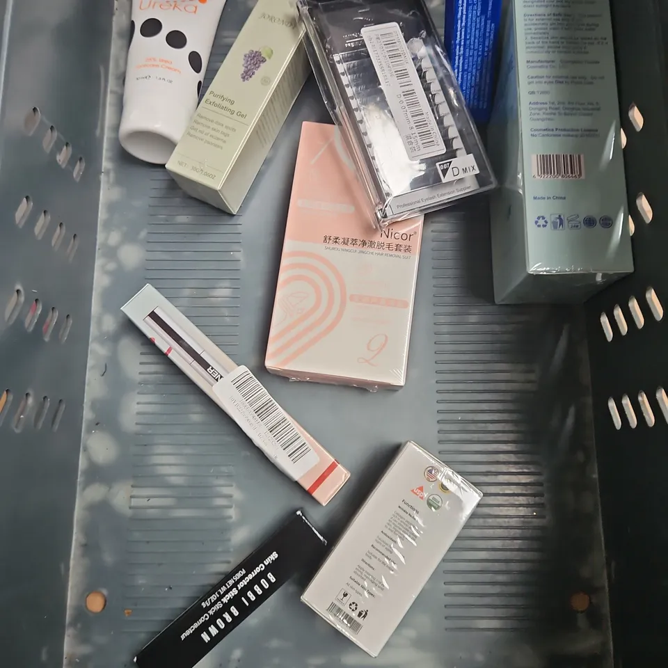 APPROXIMATELY 20 ASSORTED HEALTH & BEAUTY PRODUCTS TO INCLUDE - CHOCOLATE EYESHADO PALETTE - SOAP & GLORY CLARIFYING TONER - DIZZY PANDA PEPTIDE FACE CREAM - ETC
