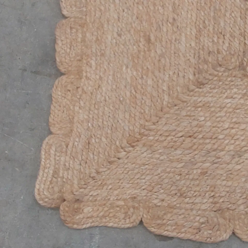 QUALITY DESIGNER AREA RUG - APPROXIMATELY 90 x 60cm