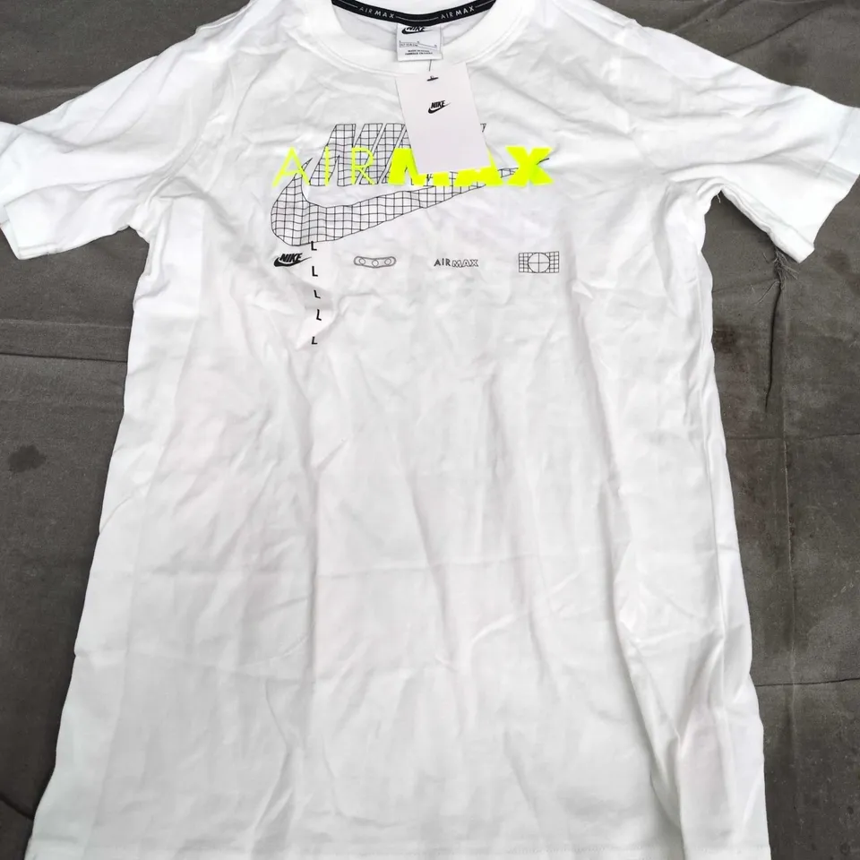 NIKE AIR MAX KIDE TEE IN WHITE - LARGE