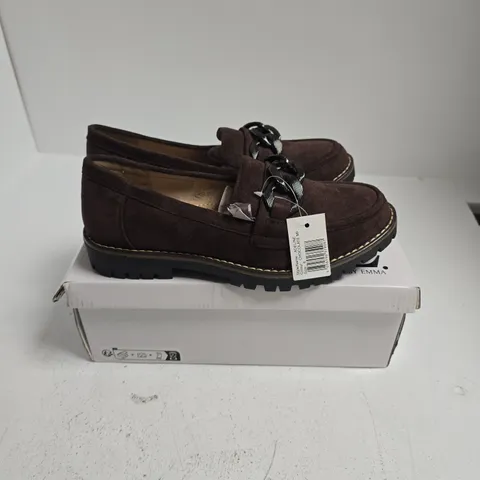 BOXED PAIR OF SHOES BY EMMA ADELINE SHOES IN CHOCOLATE MF - UK 6