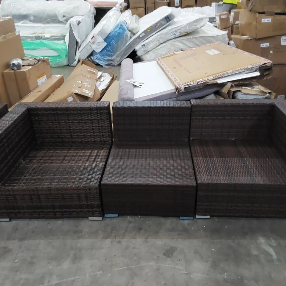 DESIGNER 3-PIECE BROWN RATTAN GARDEN/PATIO SOFA