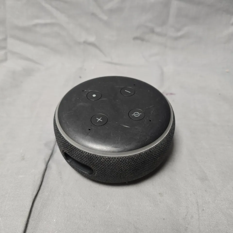 APPROXIMATELY 7 ASSORTED ELECTRICAL PRODUCTS TO INCLUDE GAMING HEADSET, SMART SPEAKER, NINTENDO SWITCH DOCK ETC