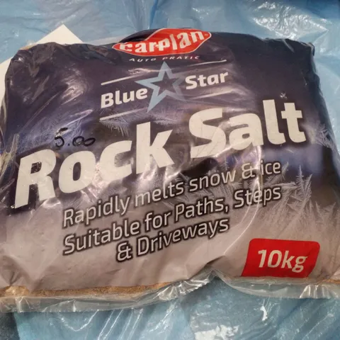 PALLET CONTAINING APPROXIMATELY 15 BAGS OF 10KG CARPLAN BLUE STAR ROCK SALT