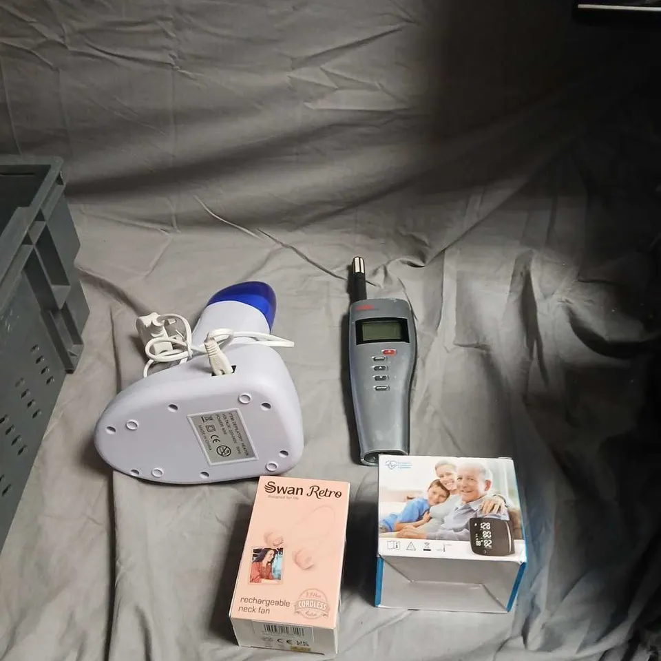 APPROXIMATELY 8 ASSORTED ELECTRICAL ITEMS INCLUDING SWAN RETRO NECK FAN (CORDLESS) & INTELLI SYSTEM BLOOD PRESSURE MONITOR KIT – MIXED ELECTRONICS BUNDLE