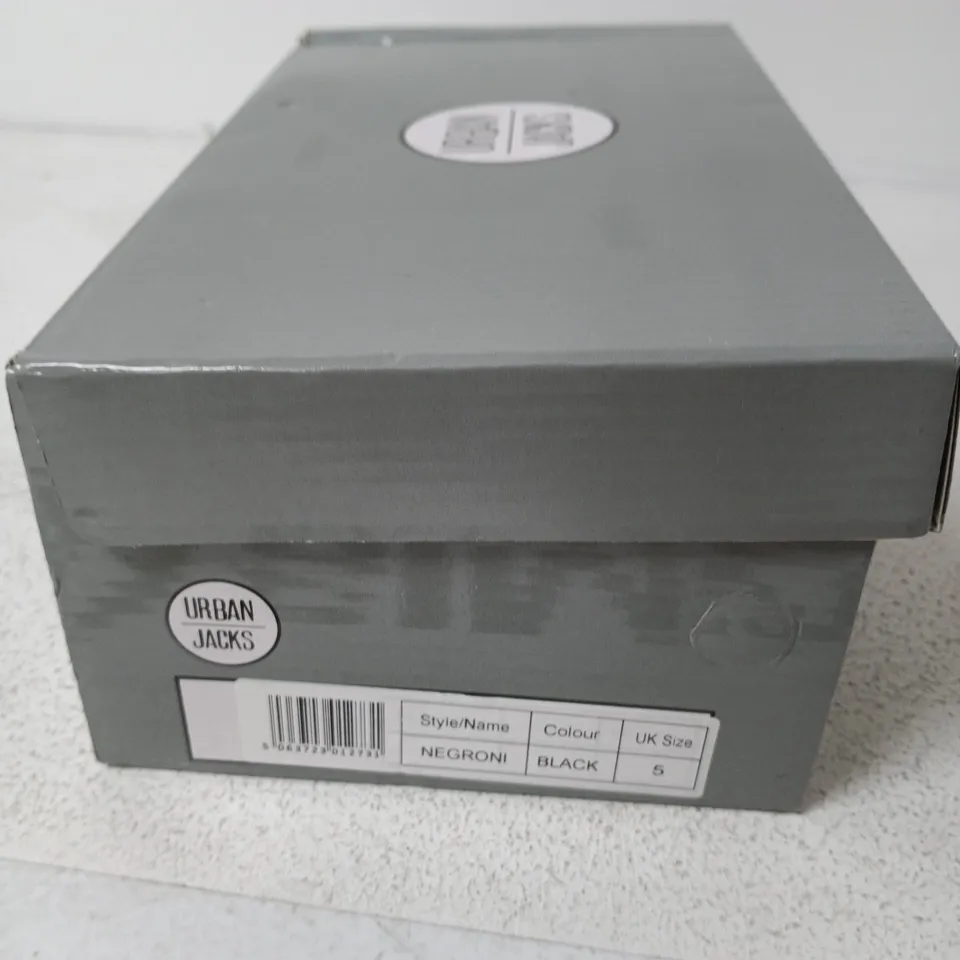 BOXED URBAN JACKS BLACK KNIT SLIP-ON TRAINERS – UK 5