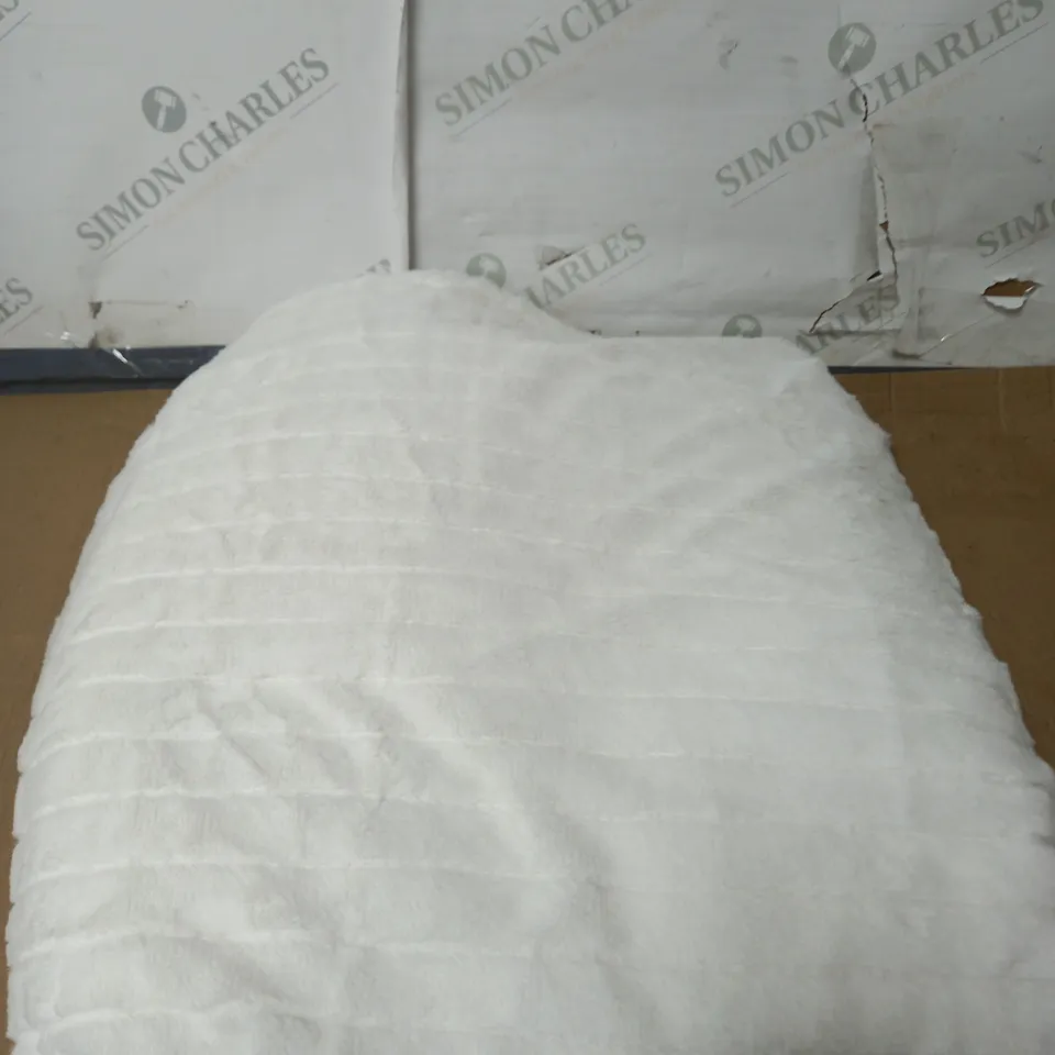 COZEE HOME REVERSIBLE SNOW FAUX FUR & VELVETSOFT THROW WHITE