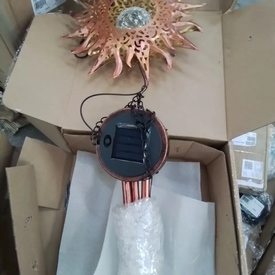 BOXED SOLAR POWERED SUN WITH CHIMES