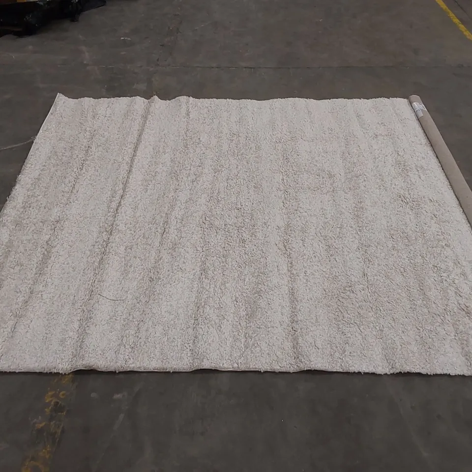PEAKE SOLID COLOUR MACHINE WOVEN BEIGE AREA RUG // SIZE: 235 X 305cm