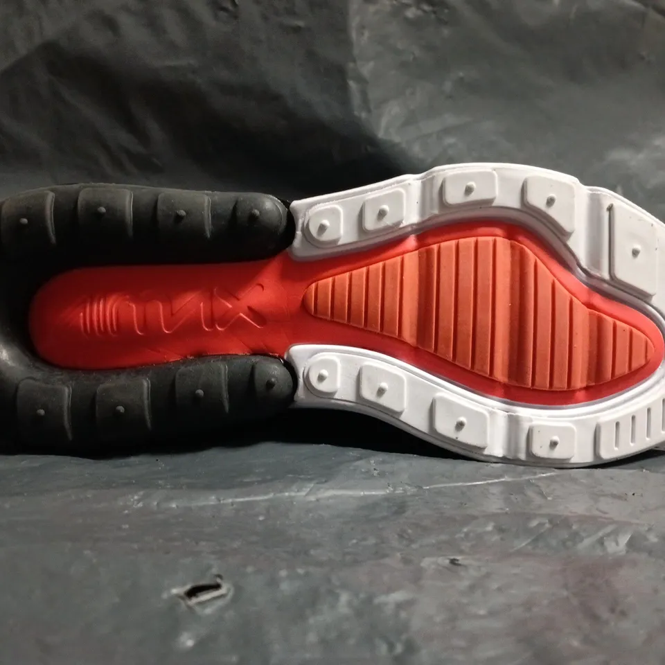 PAIR OF NIKE AIR 270 TRAINERS IN BLACK/WHITE SIZE UK 5.5