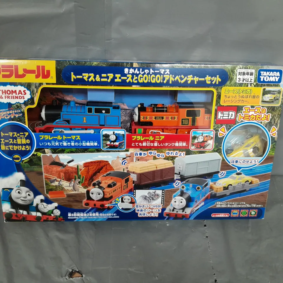 THOMAS AND FRIENDS TRACK SET