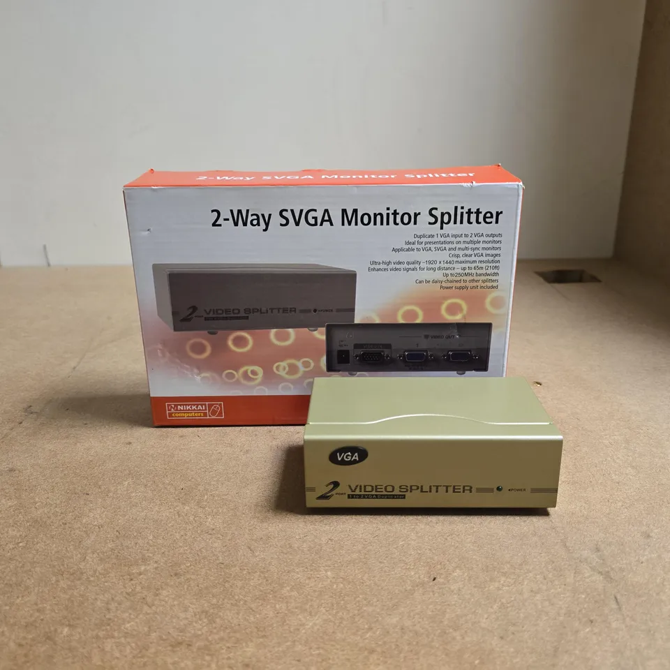 VGA 2 WAY SVGA MONITOR SPLITTER BOXED WITH PLUG