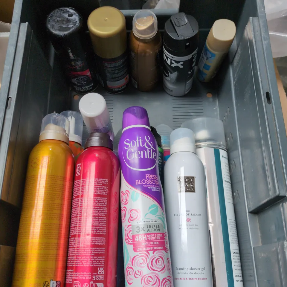 APPROXIMATELY 15 ASSORTED AEROSOLS TO INCLUDE SOFT & GENTLE DEODORANT, EMISSCO ELECTRICAL CLEANER AND VO5 HEAT PROTECT SPRAY