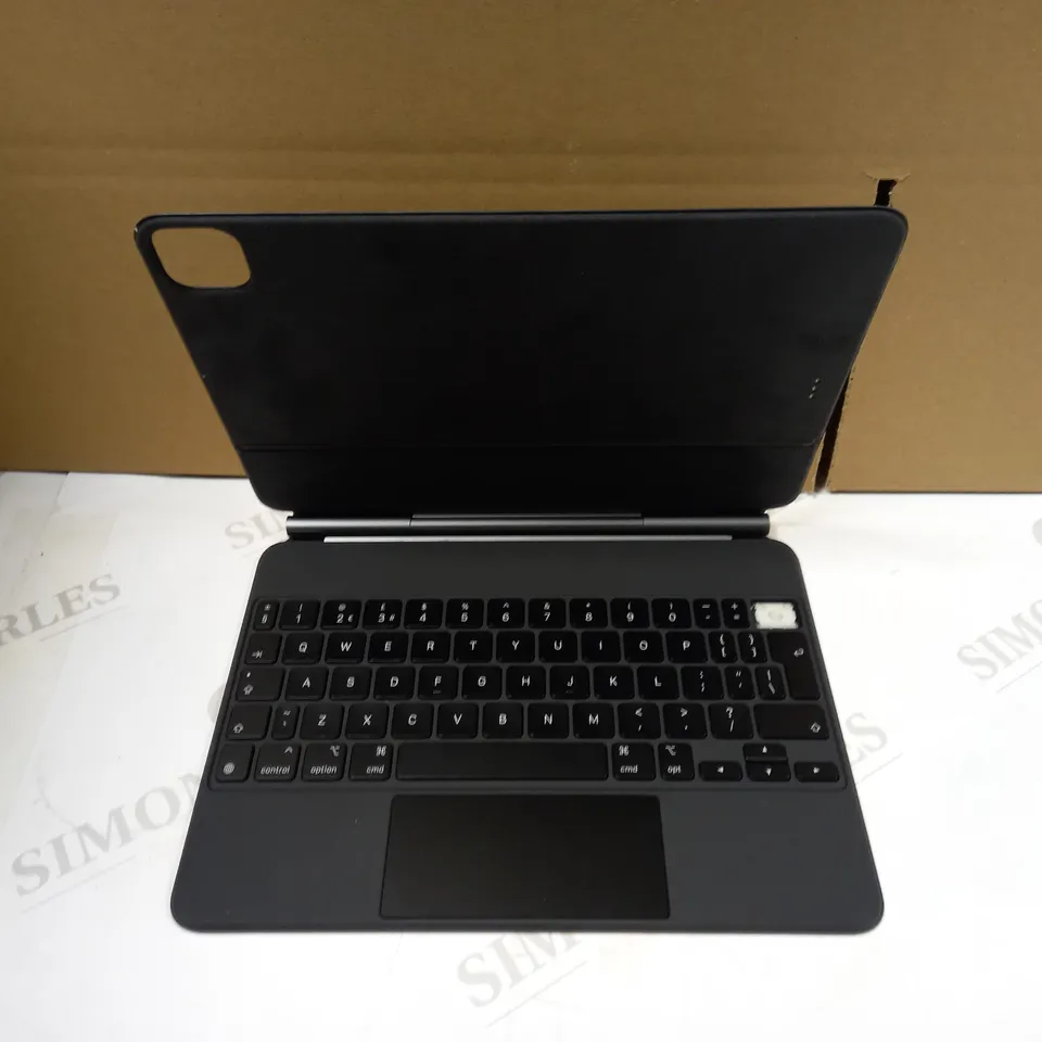 APPLE MAGIC KEYBOARD