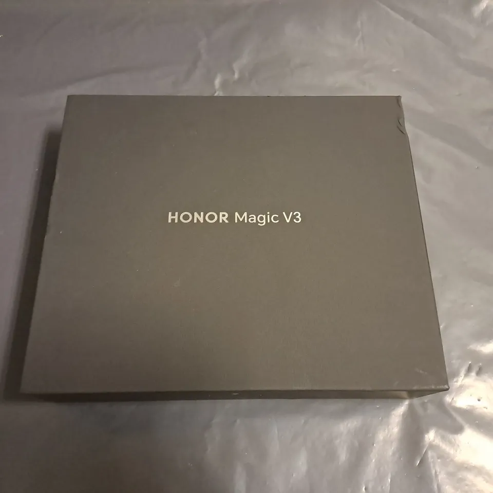 BOXED HONOR MAGIC V3 12GB 512GB PHONE IN BLACK - FCP-N49