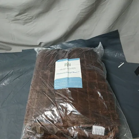 HUSH HAVEN CHECKERED DESIGN BLANKET 150 X 200 CM