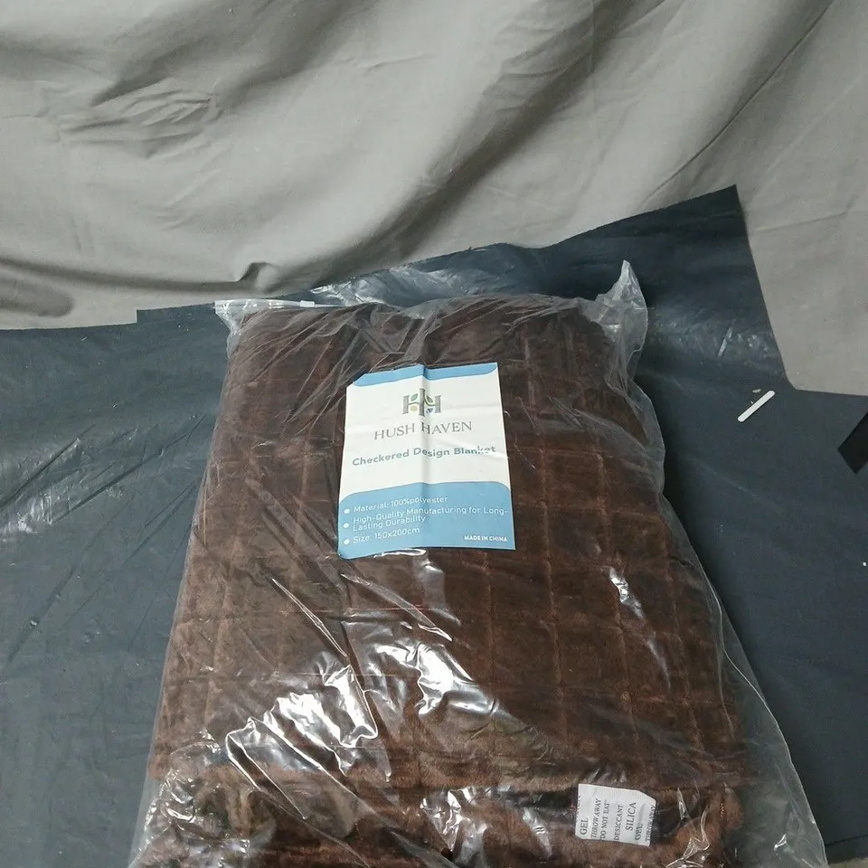 HUSH HAVEN CHECKERED DESIGN BLANKET 150 X 200 CM