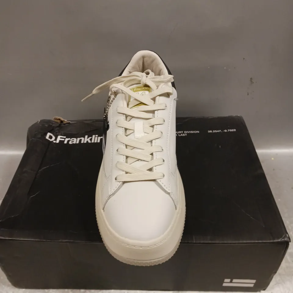 BOXED PAIR OF D.FRANKLIN COURT TENNIS SHOES - 8.5