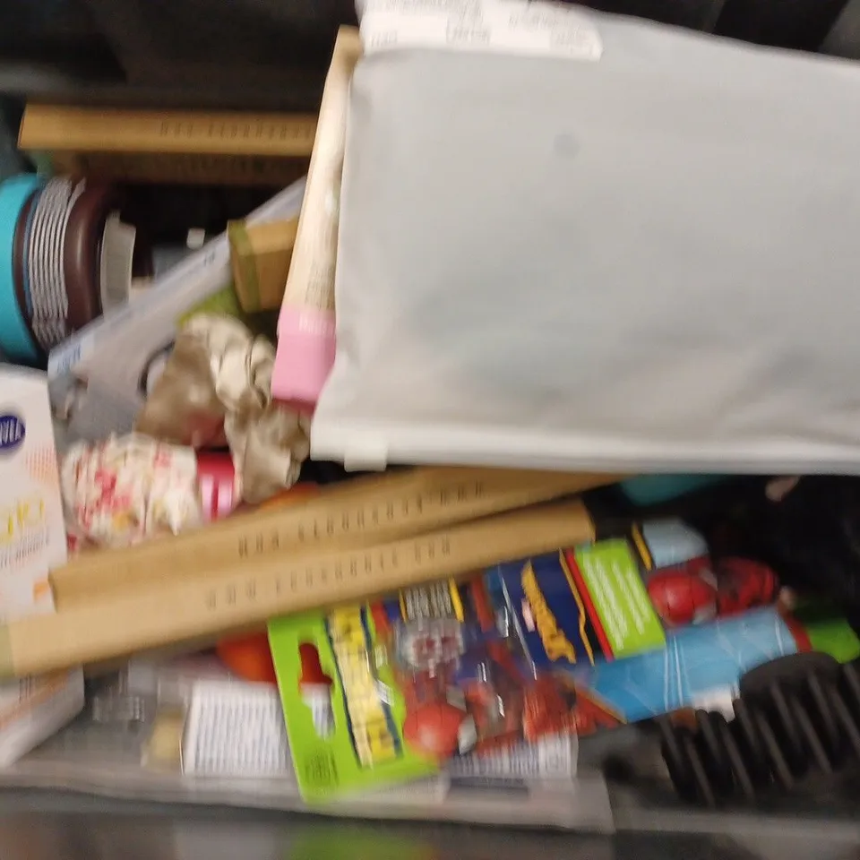 BOX OF APPROX 20 ASSORTED HEALTH AND BEAUTY ITEMS TO INCLUDE - NATURAL CYCLES OVULATION TEST - NIVEA MEN SENSITIVE SOOTHING SHOWER GEL - NUDDY CLEANSE BAR SHAMPOO & BODY FRUIT BLOOM ECT 