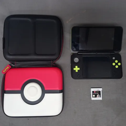 NINTENDO JAN-001 2DS HANDHELD GAMES CONSOLE IN BLACK/LIME W. LEGO STAR WARS GAME AND POKΓMON CASE