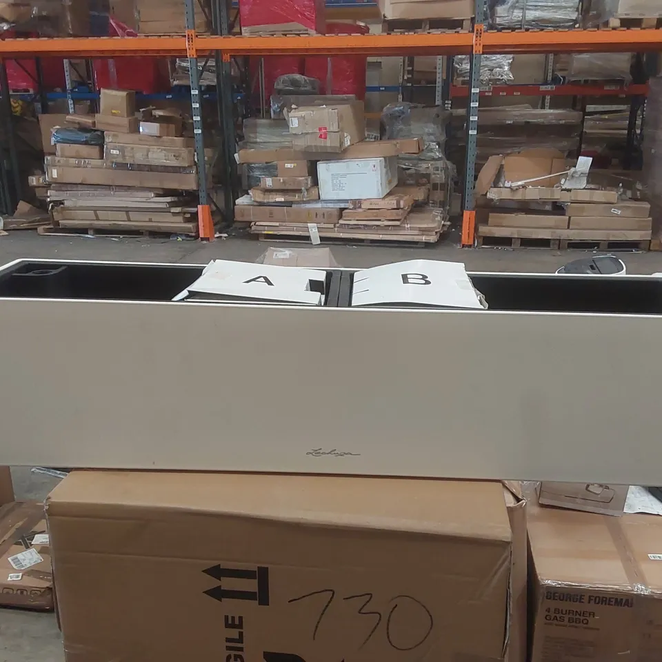 BOXED LECHUZA BALCONERA PLANTER