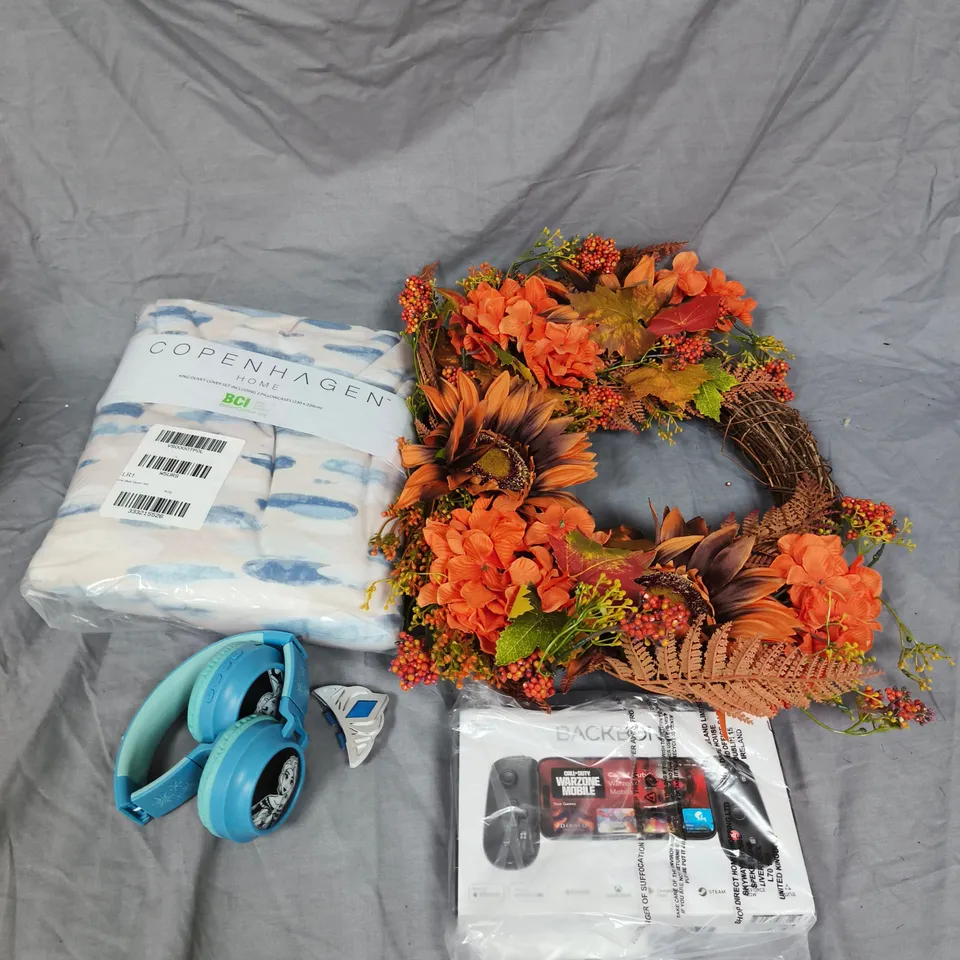 BOX OF APPROXIMATELY 10 ASSORTED HOUSEHOLD ITEMS TO INCLUDE - SUNFLOWER WREATH - DUVET SET - MOBILE GAMING CONTROLLER - ETC