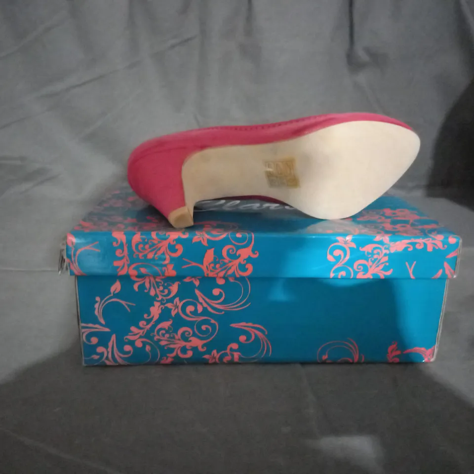 APPROXIMATELY 8 BOXED PAIRS OF CLARA'S RED HEELED SHOES IN VARIOUS SIZES TO INCLUDE SIZE 37EU 
