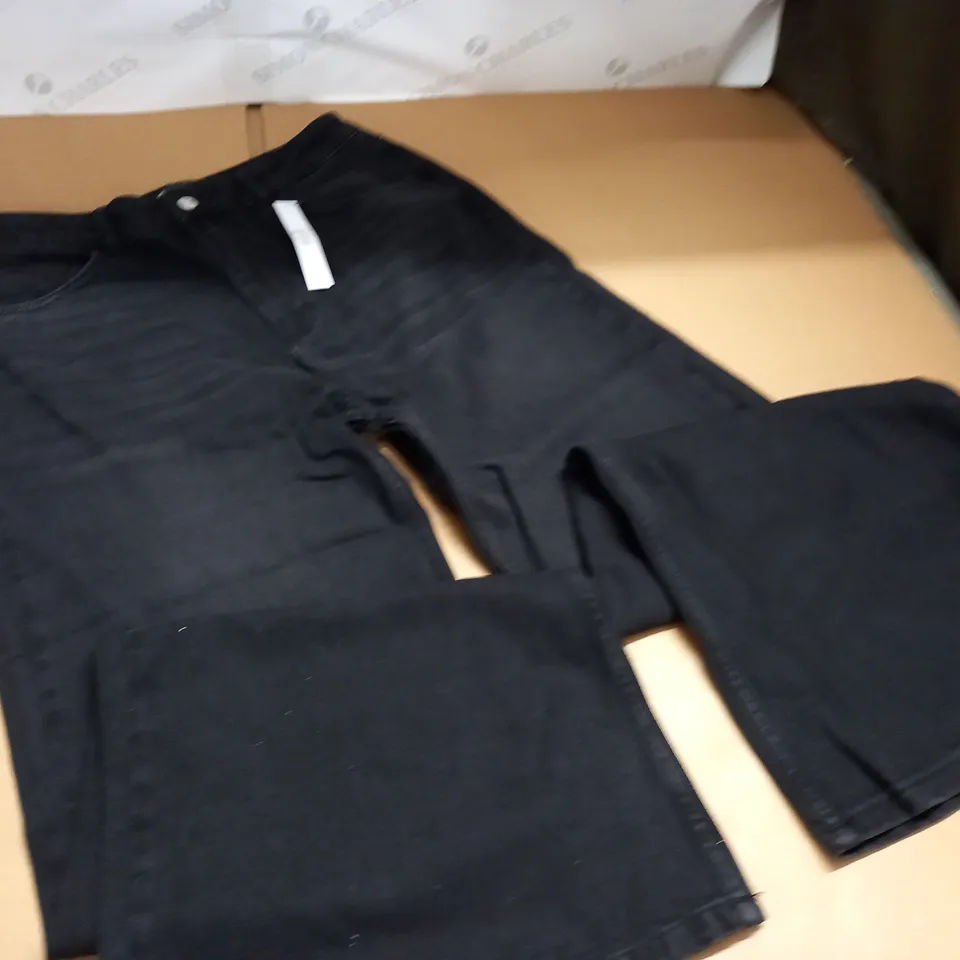 ASOS DESIGN FLARED BLACK JEANS - 32/32
