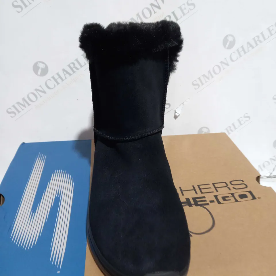 BOXED SKECHERS ON-THE-GO MIDTOWN CHILL BABY BOOTS, BLACK - SIZE 5 .5