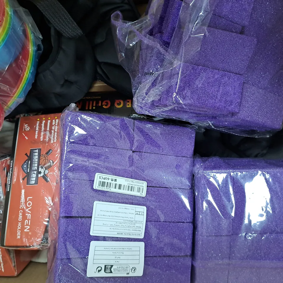 BOX OF APPROXIMATELY 10 ASSORTED HOUSEHOLD ITEMS TO INCLUDE PARTY BOXES, 4-WEEK PILL CADDY, ETC - COLLECTION ONLY