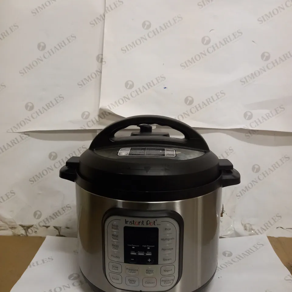 INSTANT POT DUO PRESSURE COOKER
