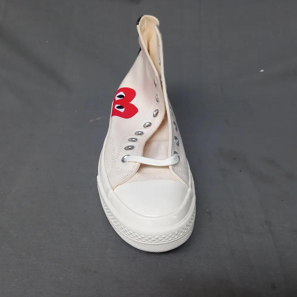 BOXED PAIR OF CONVERSE SHOES IN CREAM UK SIZE 9