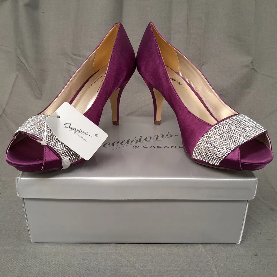 BOX OF APPROXIMATELY 10 PAIRS OF OCCASIONS BY CASANDRA PEEP TOE HIGH HEEL SHOES IN PURPLE W. JEWEL EFFECT - VARIOUS SIZES