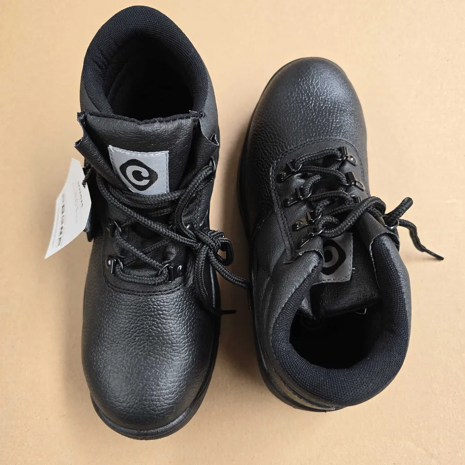 BRAND NEW BOXED CONTRACTOR BLACK SAFETY BOOTS - UK 6