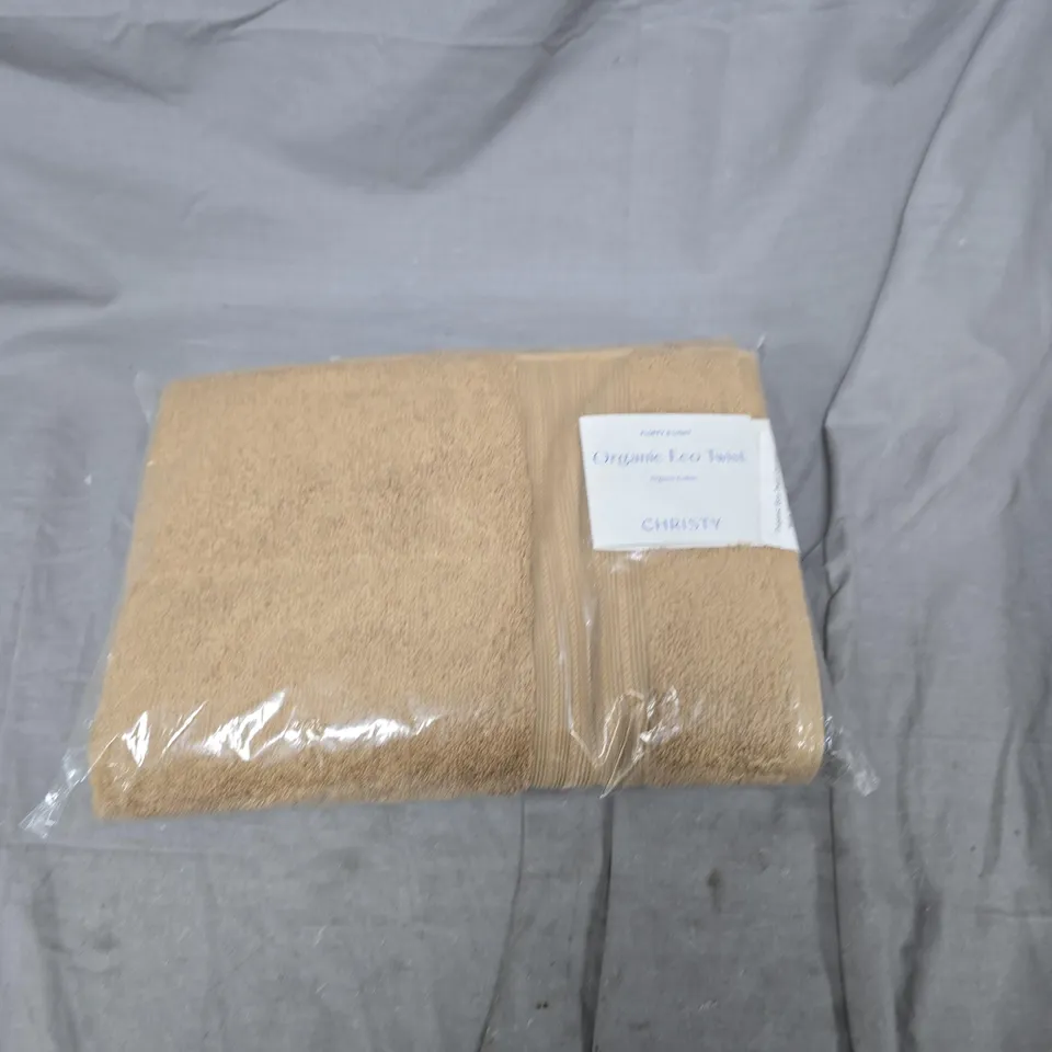 BOX OF APPROXIMATELY 15 ASSORTED TOWELS INCLUDING ORGANIC EGO TWIST , CHRISTY FACE TOWEL AND TWIST CINDER HAND TOWEL 