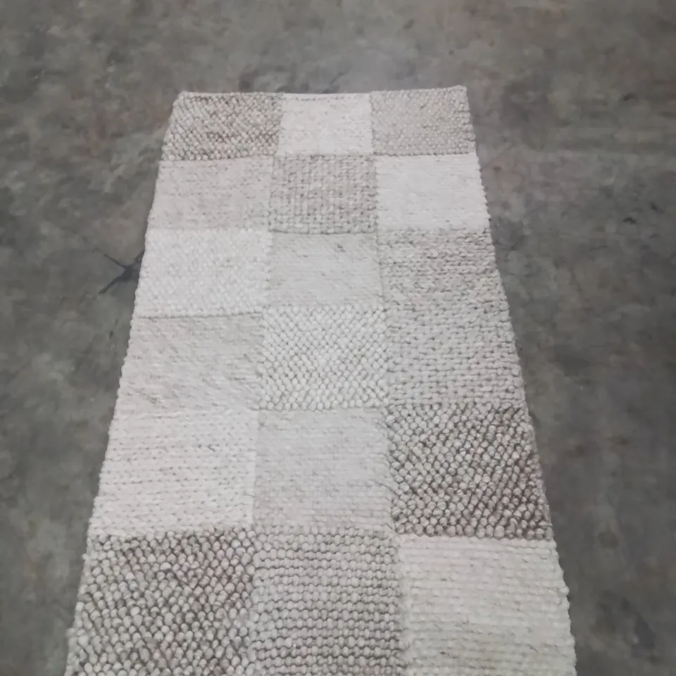 QUALITY DESIGNER AREA RUG - APPROXIMATELY 150X80CM