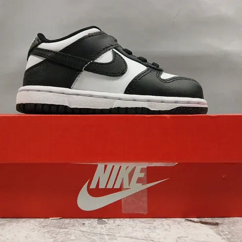 BOXED PAIR OF NIKE INFANTS DUNK LOW SHOES IN BLACK/WHITE SIZE UK 6.5