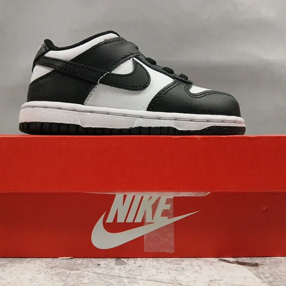 BOXED PAIR OF NIKE INFANTS DUNK LOW SHOES IN BLACK/WHITE SIZE UK 6.5