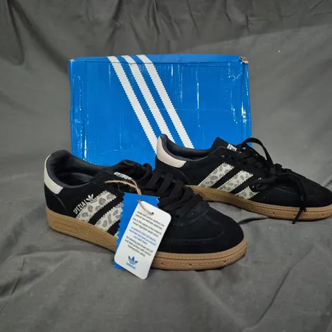 BOXED PAIR OF ADIDAS HANDBALL SPEZIAL UK 5