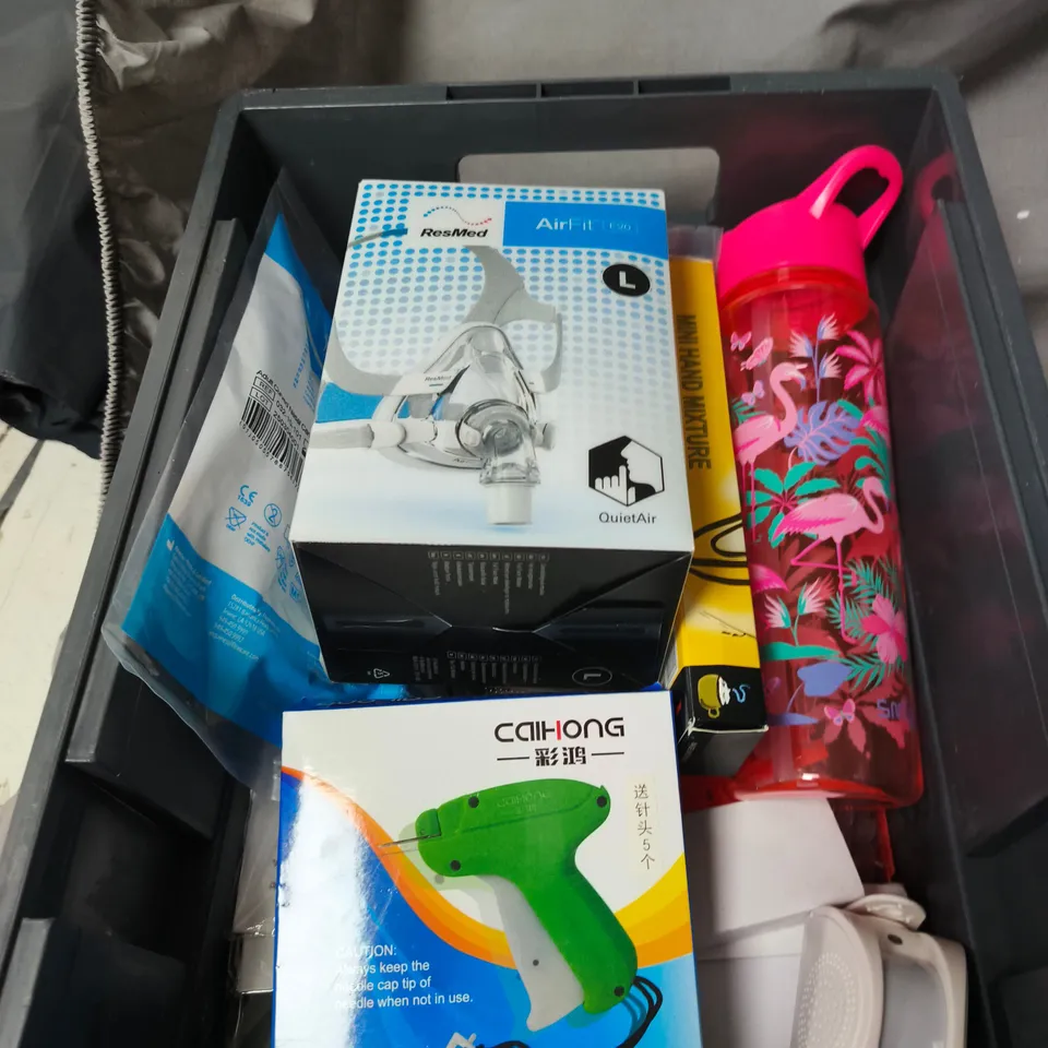 APPROXIMATELY 12 ASSORTED ITEMS INCLUDING MINI HAND MIXER , RESMED AIRFIT MASK AND TAGGING GUN 