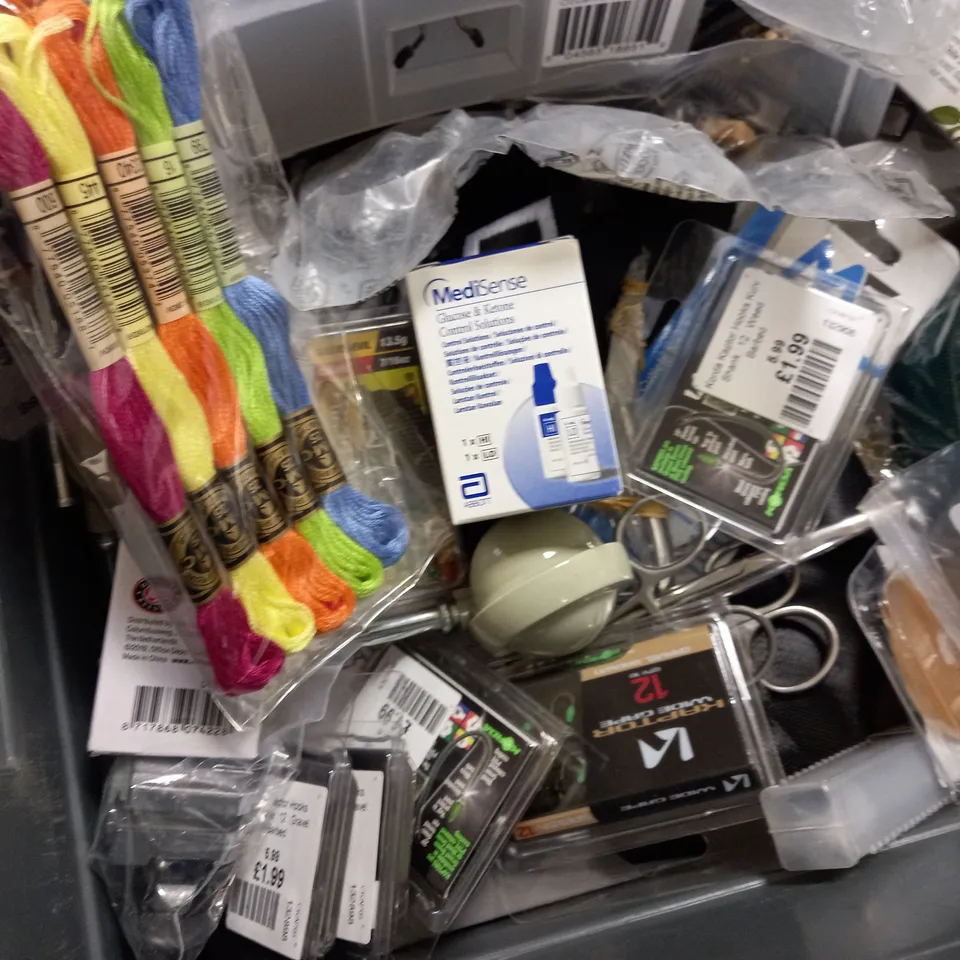 ASSORTED HOUSEHOLD ITEMS 