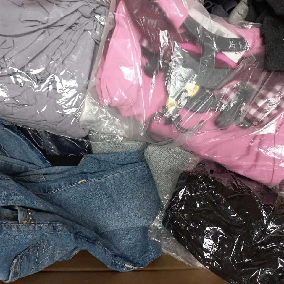 APPROXIMATELY 20 ASSORTED CLOTHING AND FASHION PRODUCTS IN VARIOUS STYLES AND SIZES - COLLECTION ONLY