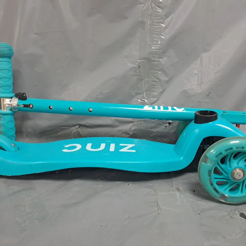 BOXED ZINC 3 WHEELED LIGHT UP STAR SCOOTER - BLUE RRP £39.99