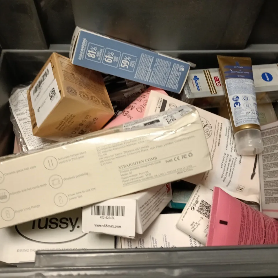 APPROXIMATELY 20 HEALTH AND BEAUTY PRODUCTS TO INCLUDE AVEENO BABY LOTION, DOVE BODY WASH AND SOAP & GLORY BODY WASH