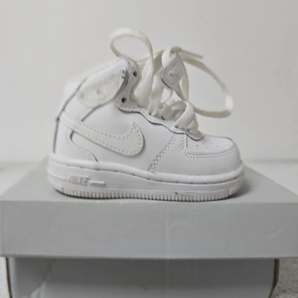 BOXED PAIR OF NIKE FORCE 1 MID TD TODDLER SNEAKERS – WHITE, UK 3.5