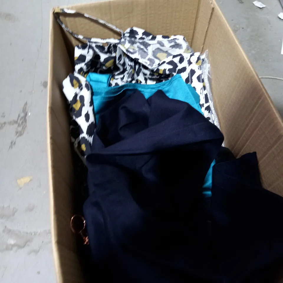 BOX OF 10 CLOTHING ITEMS TO INCLUDE CROP TOP, JEANS, TOPS ETC